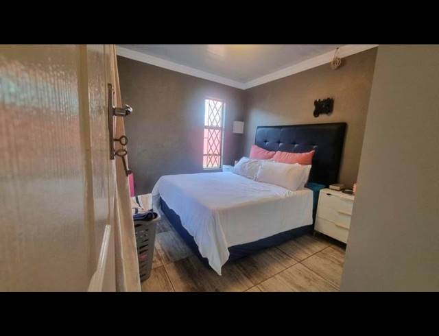 3 BEDROOM HOUSE FOR SALE IN THE ORCHARDS
